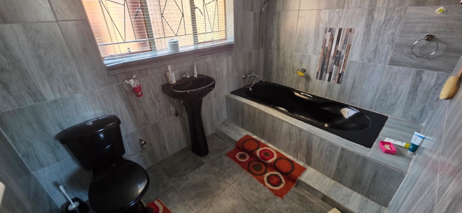 4 Bedroom Property for Sale in Meiringspark North West